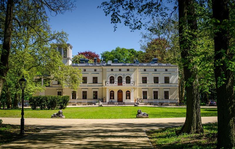 Pałac Wierzbiczany image