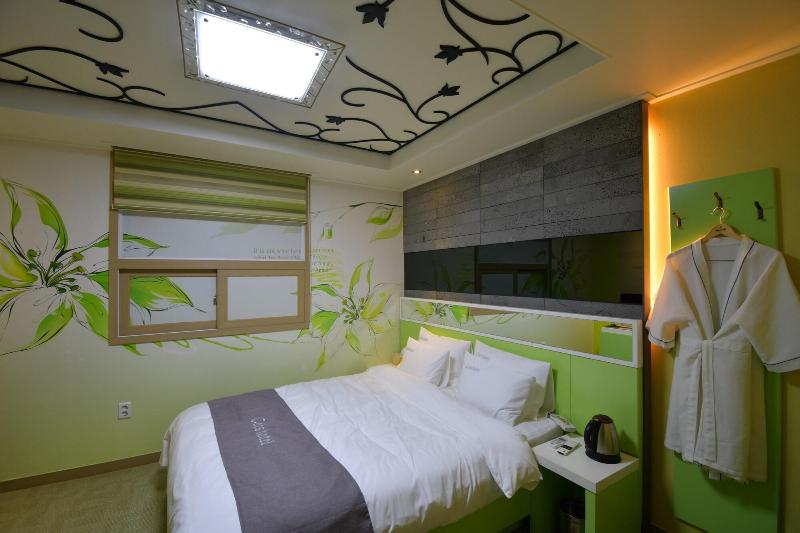 Cats Hotel image
