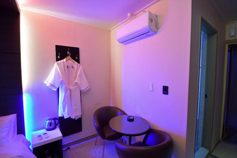 Cats Hotel image