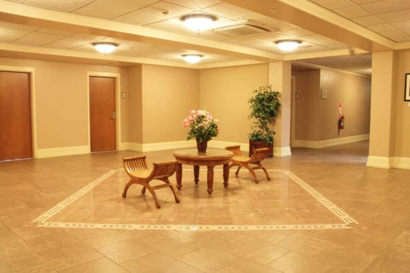 Tradewinds Hotel image
