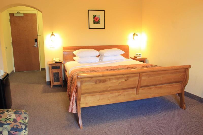 Tradewinds Hotel image