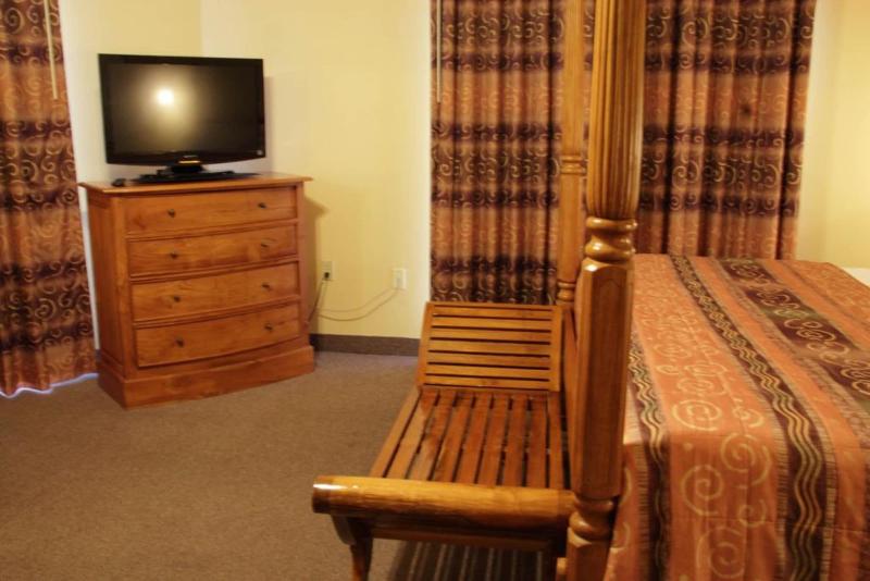 Tradewinds Hotel image