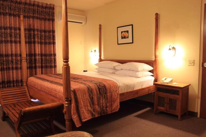 Tradewinds Hotel image