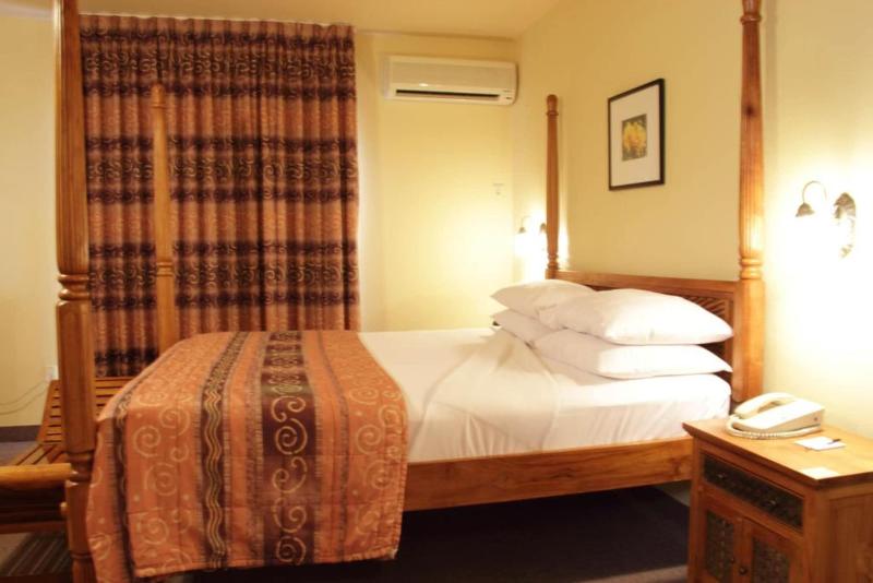 Tradewinds Hotel image