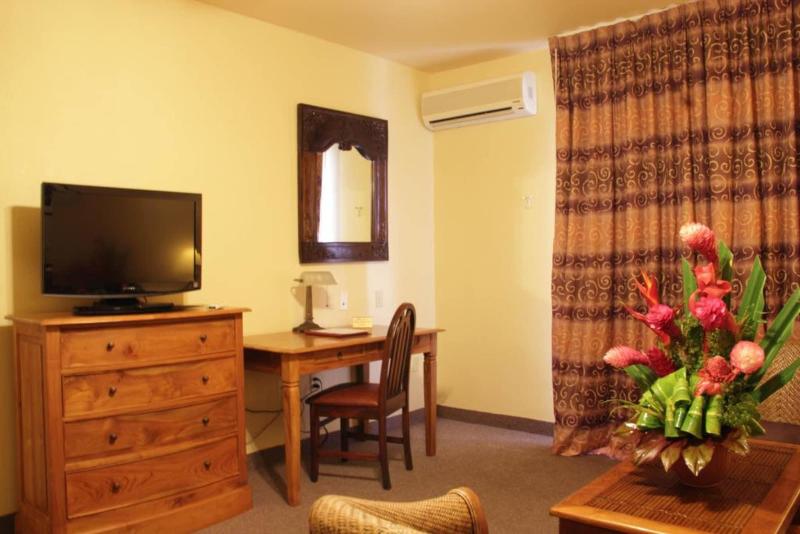 Tradewinds Hotel image