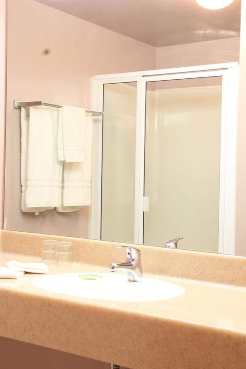 Tradewinds Hotel image