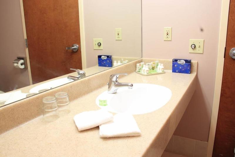 Tradewinds Hotel image