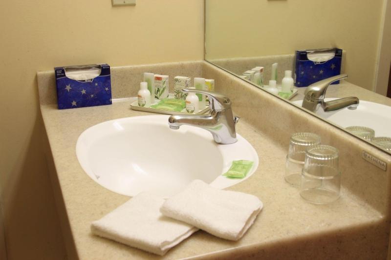 Tradewinds Hotel image