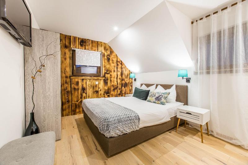 Hotel Pok image