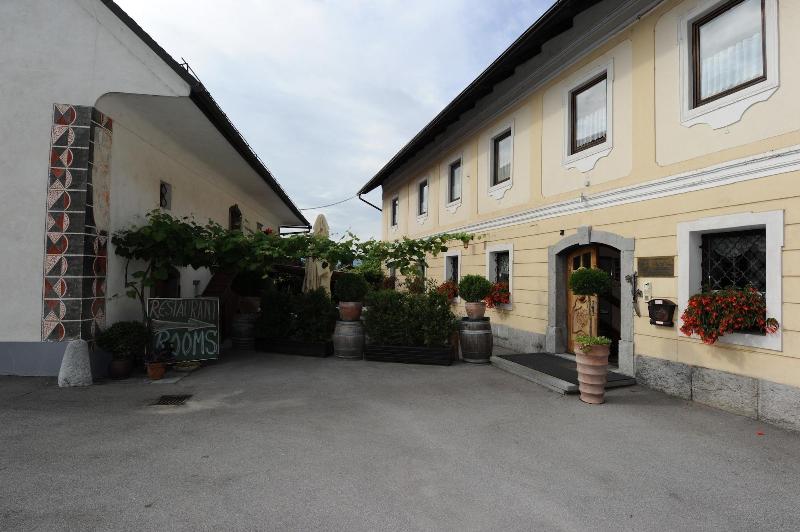 Hotel Pok image