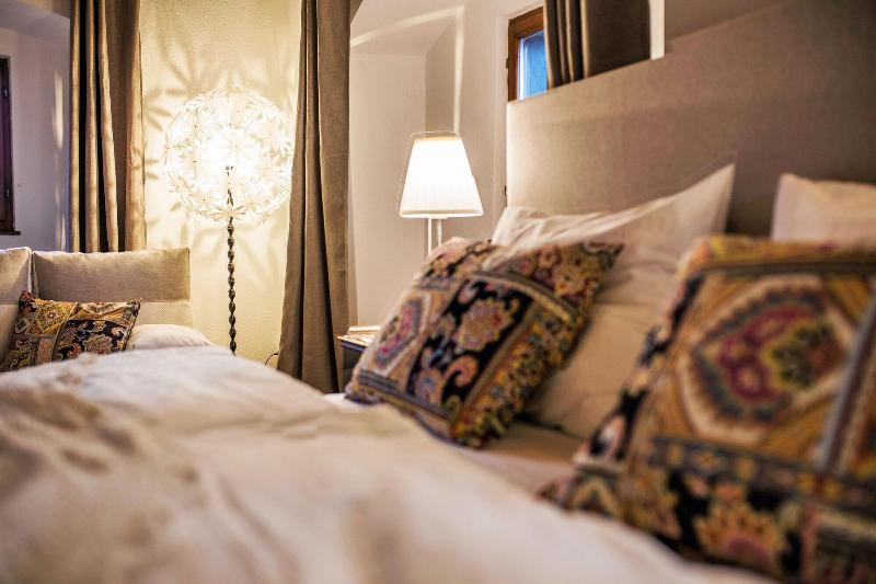 Hotel Pok image