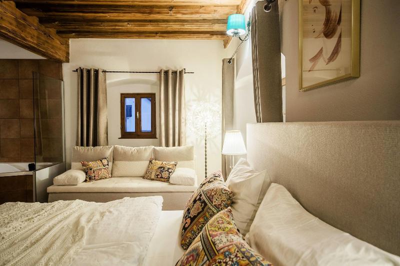 Hotel Pok image