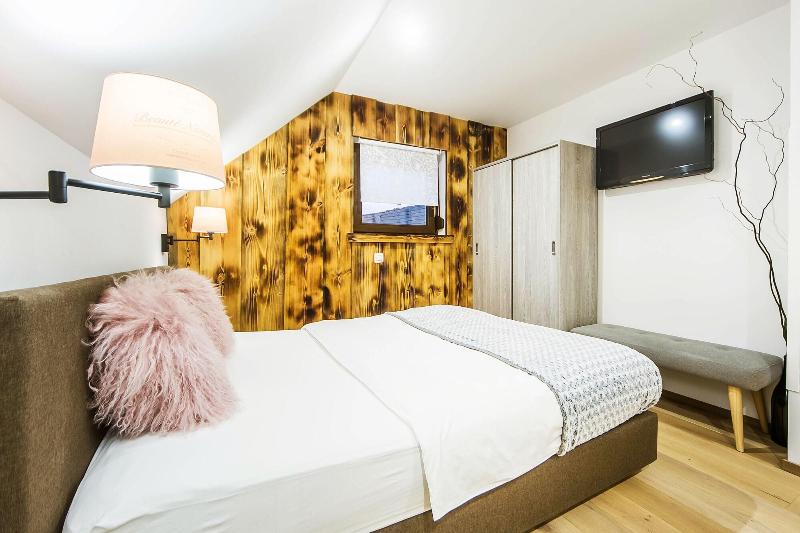 Hotel Pok image