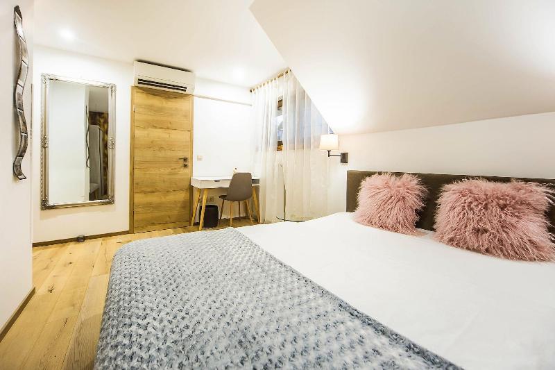 Hotel Pok image