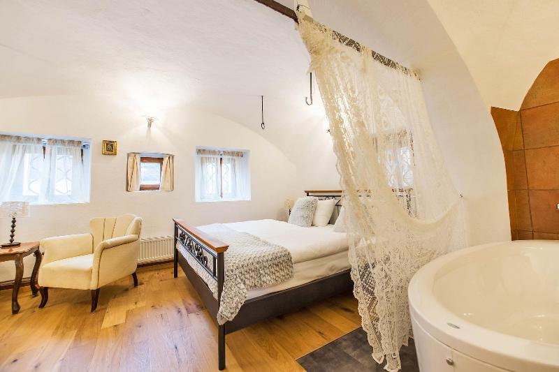 Hotel Pok image
