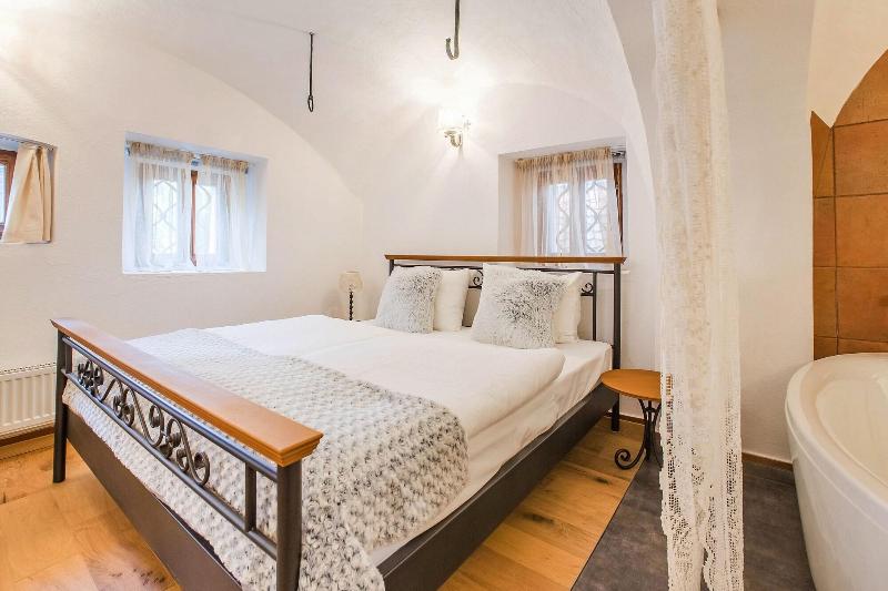 Hotel Pok image