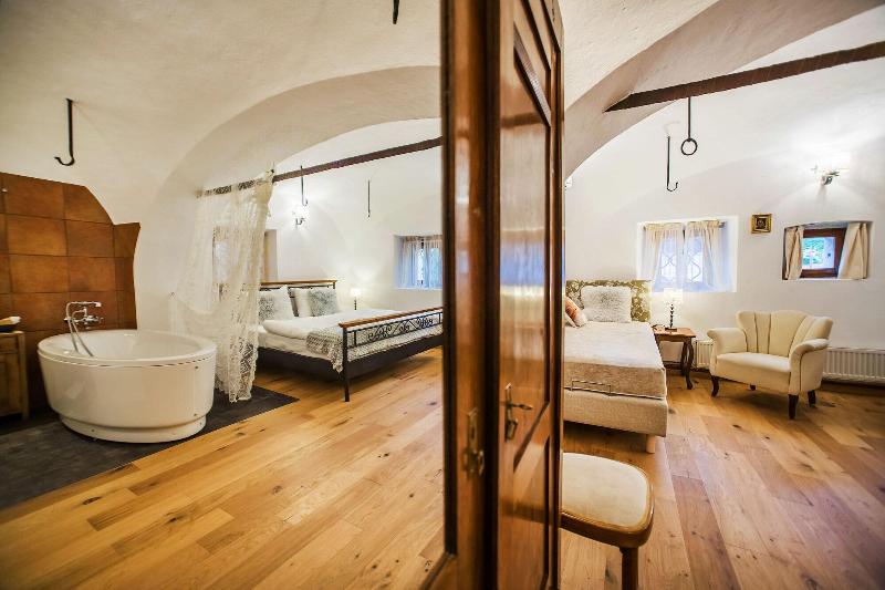 Hotel Pok image