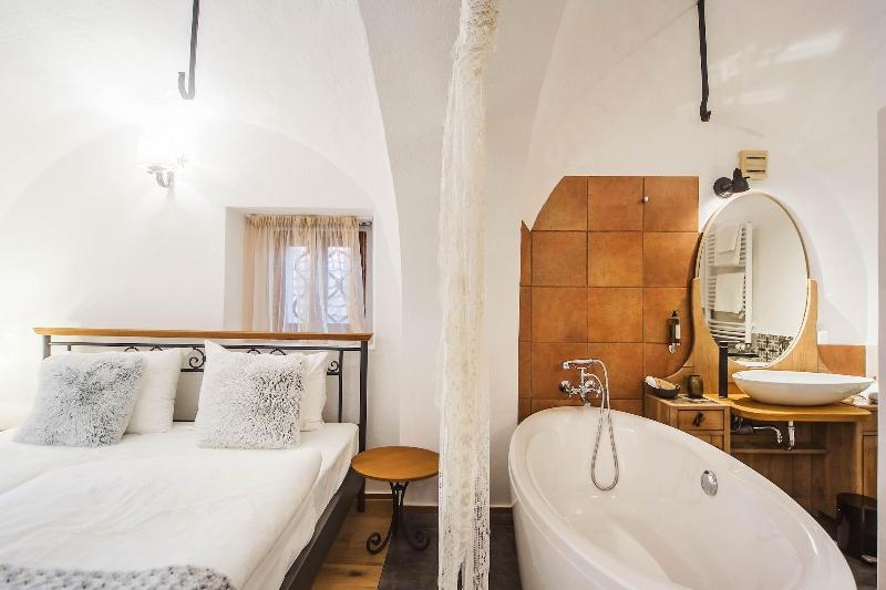 Hotel Pok image