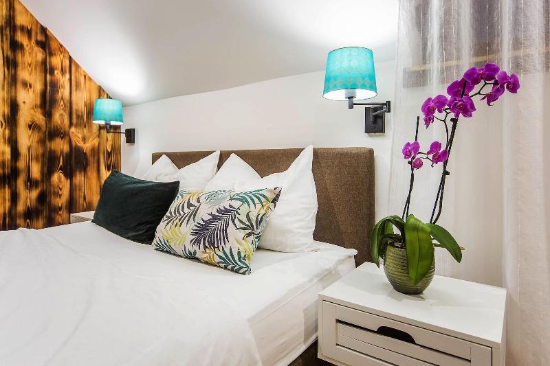 Hotel Pok image