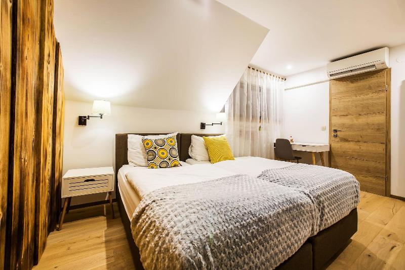 Hotel Pok image