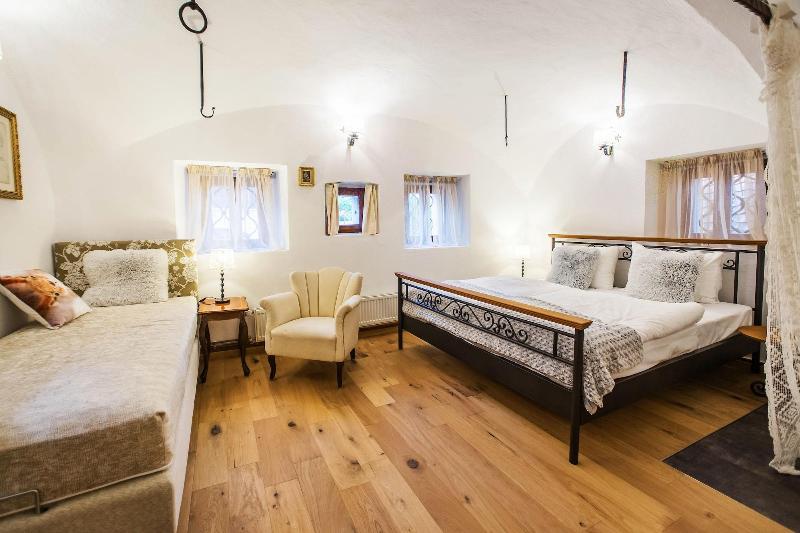 Hotel Pok image