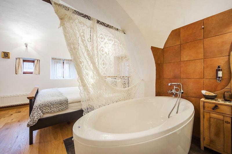 Hotel Pok image