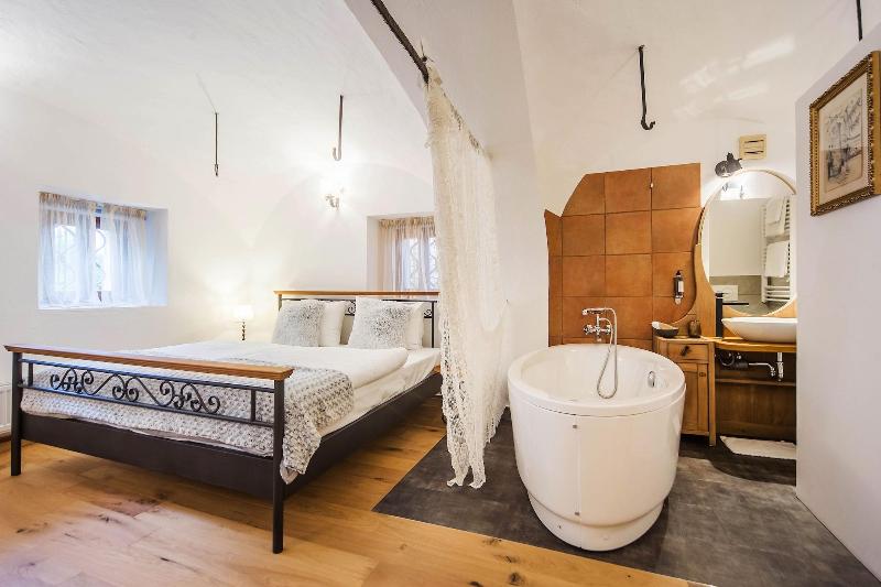 Hotel Pok image
