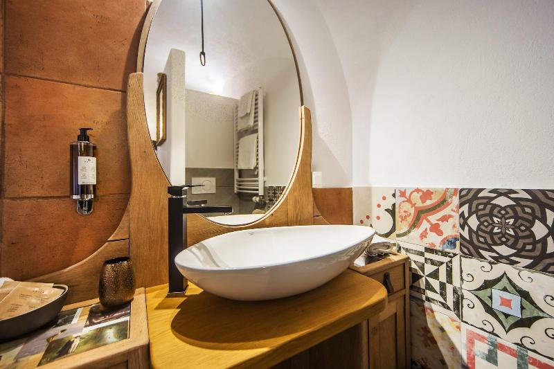 Hotel Pok image