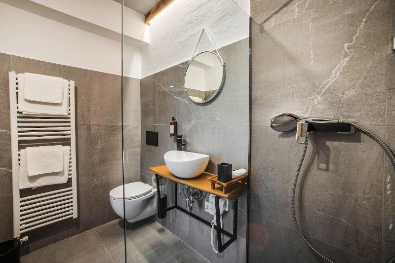 Hotel Pok image