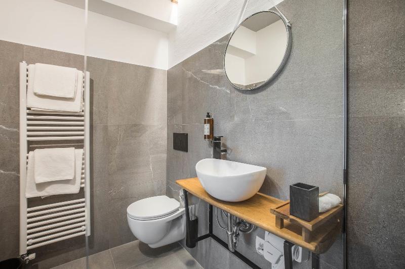 Hotel Pok image