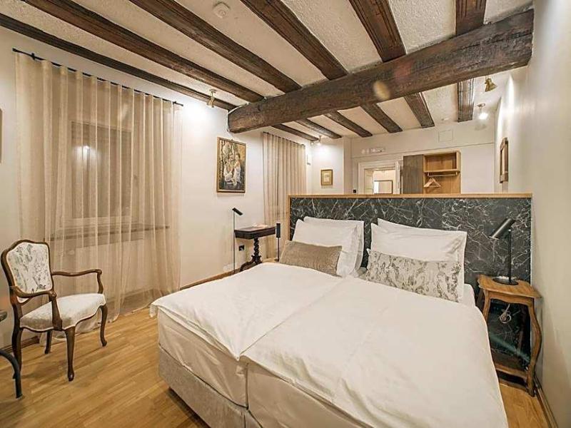 Hotel Pok image