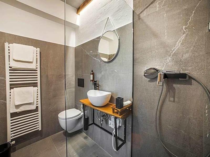 Hotel Pok image