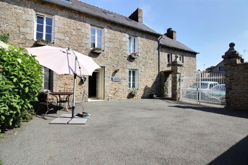 Le Clos Des Hortensias image