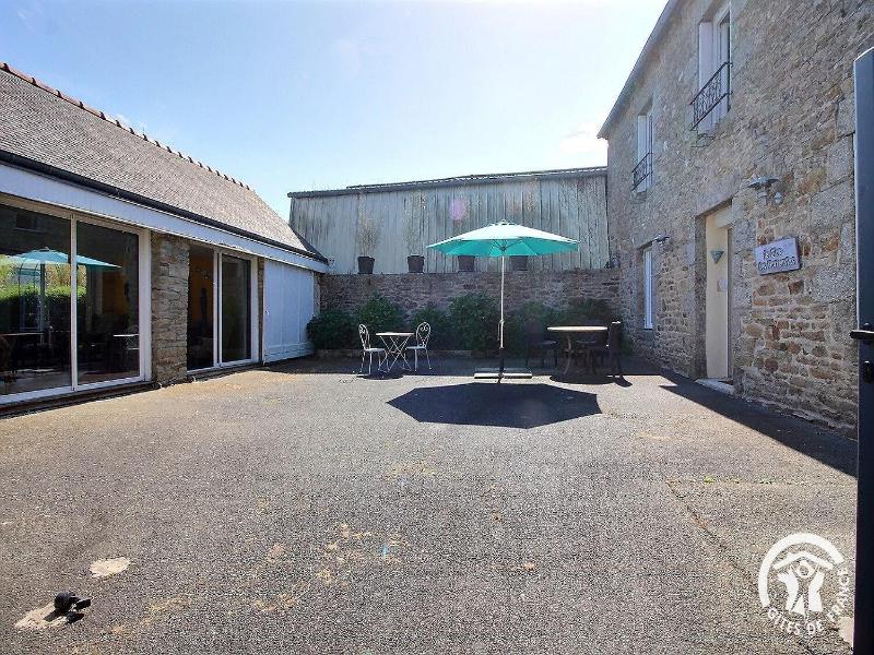 Le Clos Des Hortensias image