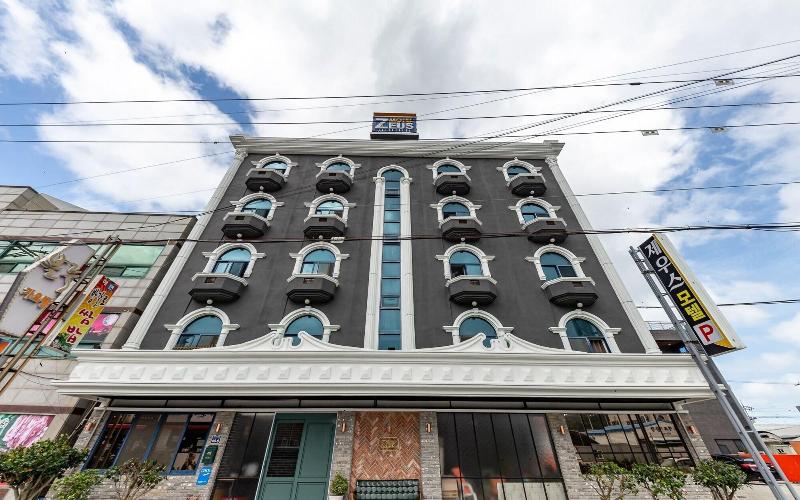 Zeus Motel — general view