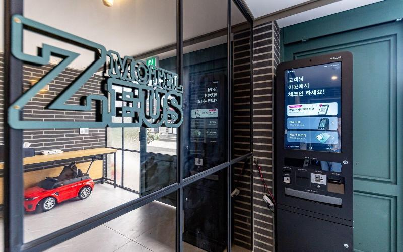 Zeus Motel — view