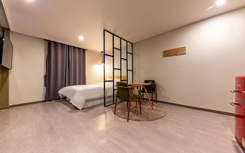 Zeus Motel image