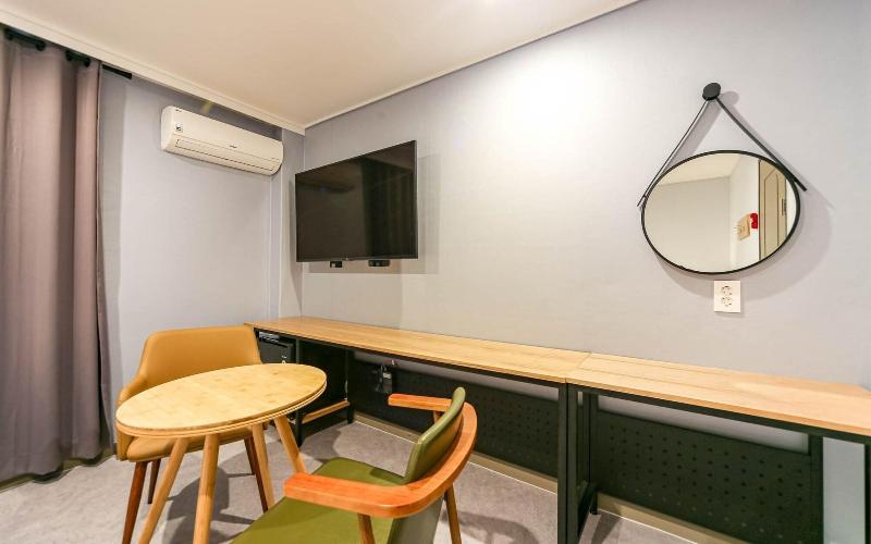 Zeus Motel image