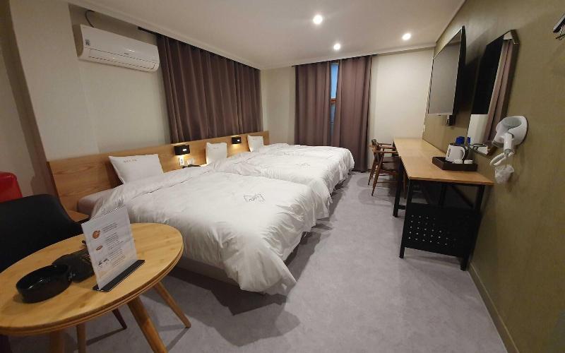 Zeus Motel image
