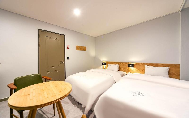 Zeus Motel image