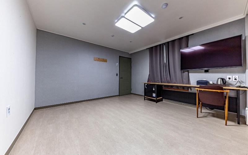 Zeus Motel image
