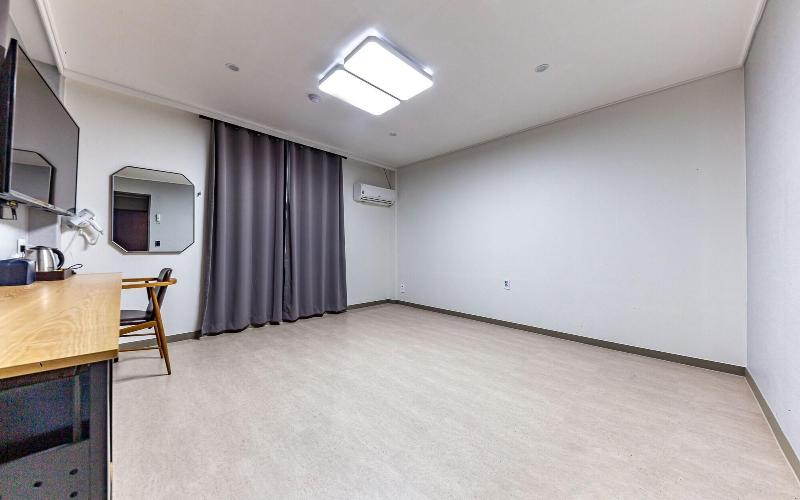 Zeus Motel image