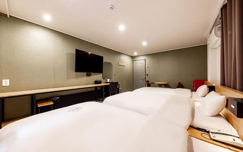 Zeus Motel image
