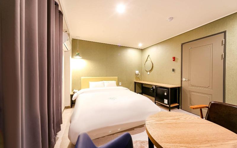 Zeus Motel image