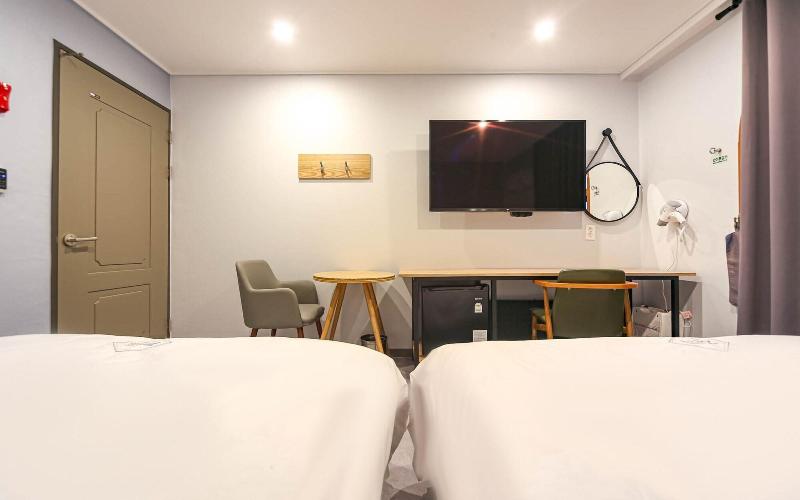 Zeus Motel image
