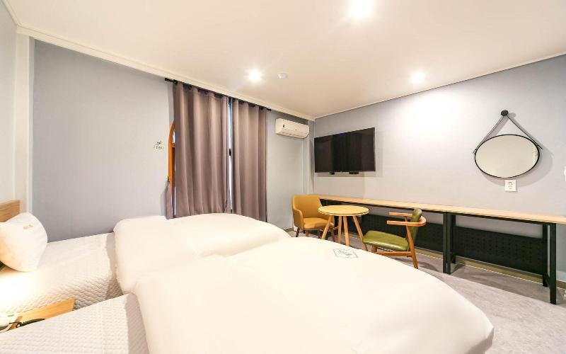 Zeus Motel image