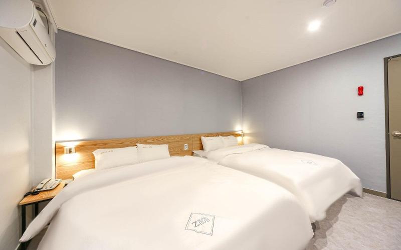 Zeus Motel image