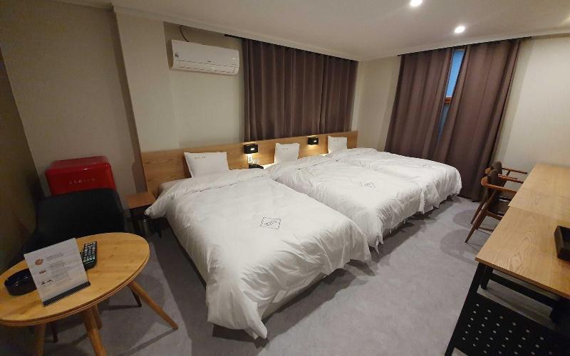 Zeus Motel image