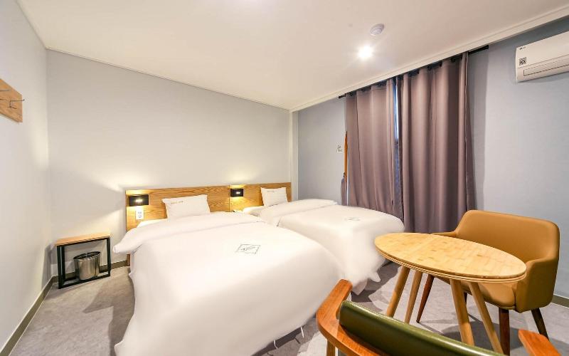 Zeus Motel image