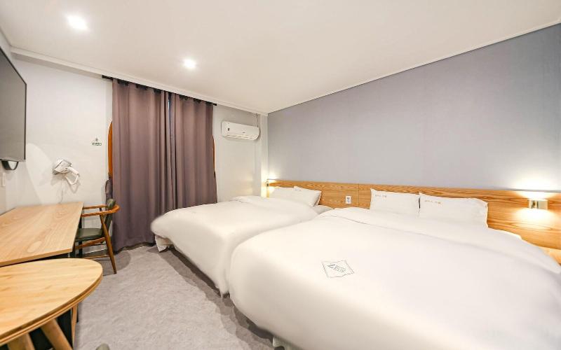 Zeus Motel image